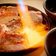 余計な調味料を使わず、食材本来の味を最大限に引き出す料理。時には、ゲストの要望を聞きながら、さまざまなアレンジを加え、オンリーワンの料理を提供しています。