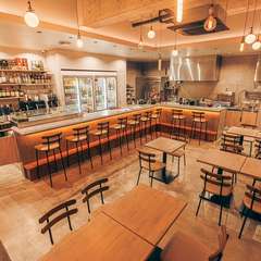 オススメの料理と厳選ワイン。会話が弾む女子会を満喫