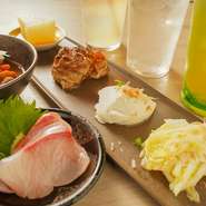 18:00～19:00に入店限定の「出汁香る和食屋のニセンベロ」は御1人様のお客様にも人気。刺身付の料理6品とアルコール（3杯）のお手軽コースは、お仕事帰りのチョイ飲みにぴったりです！