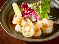 ガーリックの香りが食欲をくすぐるハワイアンな一皿『ガーリックシュリンプ』