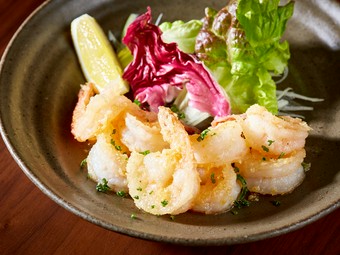 ガーリックの香りが食欲をくすぐるハワイアンな一皿『ガーリックシュリンプ』