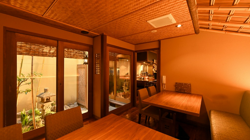 純和風をテーマとした上質空間で、特別な会食や大切な接待にも