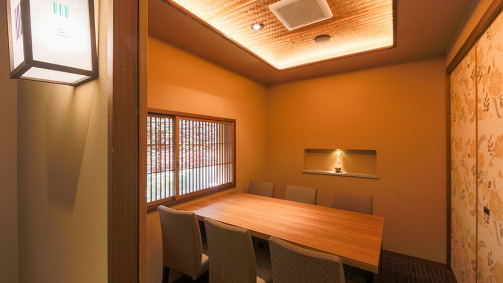 少人数から団体まで、幅広く利用できる多彩な個室を完備