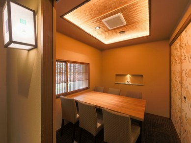 少人数から団体まで、幅広く利用できる多彩な個室を完備