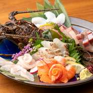 その日水揚げされた瀬戸内産の鮮魚はもちろん、生け簀から取り出したばかりの魚介を含め、好みや予算などのリクエストに対応してもらえます。新鮮で種類豊富、クオリティの高さも申し分ありません。