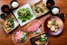 デザートプレートをプレゼント。広島牛のサーロインステーキをメインに海鮮までご堪能いただけるコース