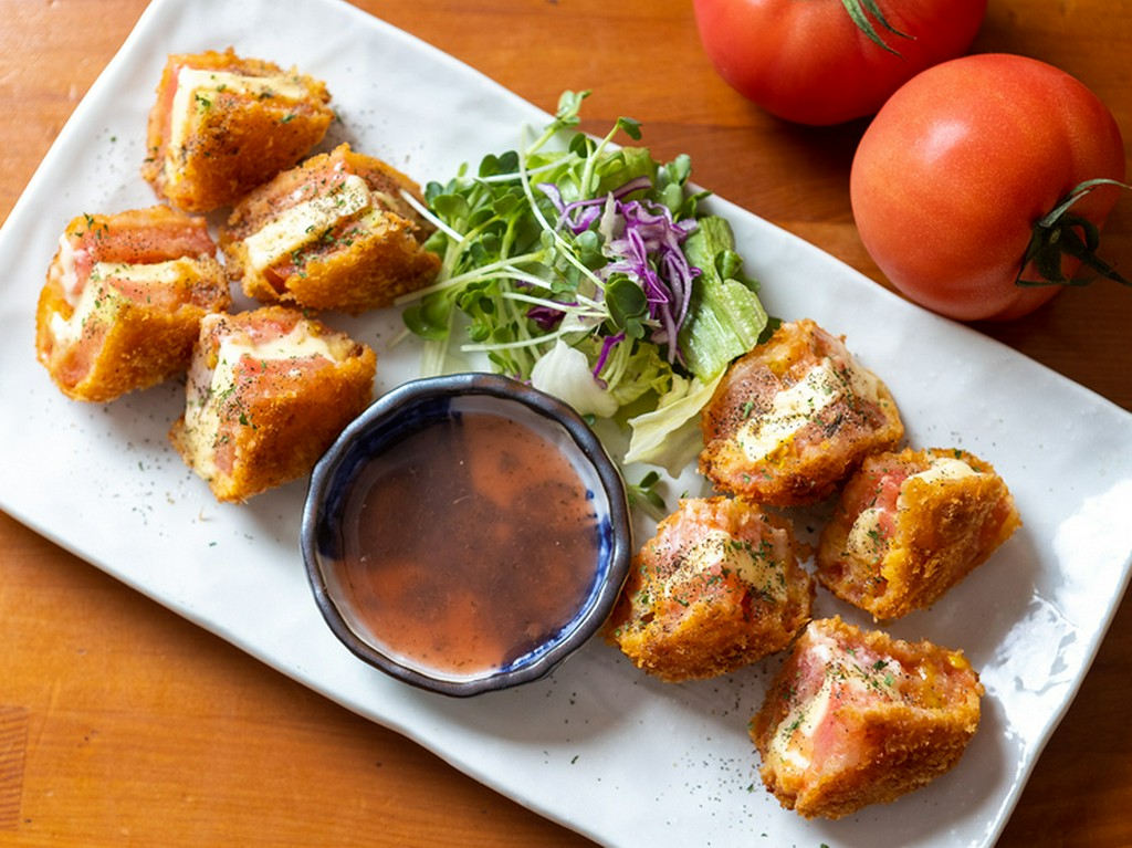 さくっとおつまみに『豊見城産トマトとチーズのはさみ揚げ』