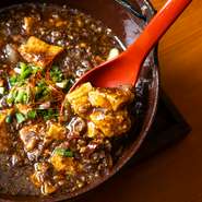 「宇那志豆腐」を使用した中華料理の定番。お食事としてもお酒のお供としても、オススメできる逸品です。