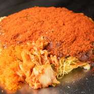 こだわり尽くしたお好み焼きなど自慢のメニューはテイクアウトも可能です。焼きたてアツアツのおいしさを、自宅やオフィスでも味わうことができます。注文は電話でもどうぞ。