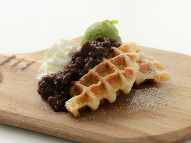 オシャレ＆可愛いドリンクと一緒に好きな料理をシェアスタイルで