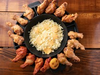 チーズ伸び伸び！大人気なチーズフォンデュチキンです！
チーズにぐるぐる絡めてお召し上がりください。
1鍋（各種4本、全16本）
塩・ハニーマスタード・ヤンニョム・カンジャン