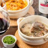 イタリアで腕を磨いたシェフとソムリエが、東京ではまだ十分に知られているとはいえないイタリアの魅力的な料理と地ワインを提案。南部プーリア州を中心に、イタリア各地の郷土料理や家庭料理を味わえます。