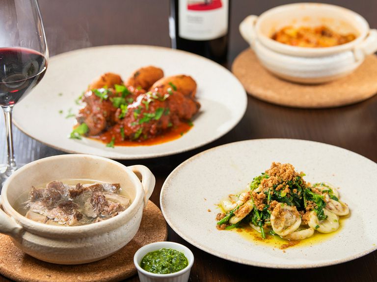 イタリア旅行気分を楽しめるコース料理もあり、デートにも