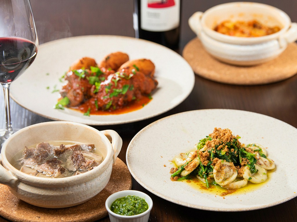 イタリア旅行気分を楽しめるコース料理もあり、デートにも