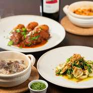 定期的に変わるコースは、都度イタリア各州をピックアップした内容に。国内ではポピュラーとはいえない少しマニアックな料理もあり、会話が弾むことうけあい。デートでの利用にもぴったりです。