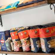 四季折々に春を迎える食材を、旬を逃さず取り入れるのが【オステリア・トラマンダーレ】の料理。シェフが吟味し、厳選を重ねた食材を使って、本場イタリアの味わいを再現しています。