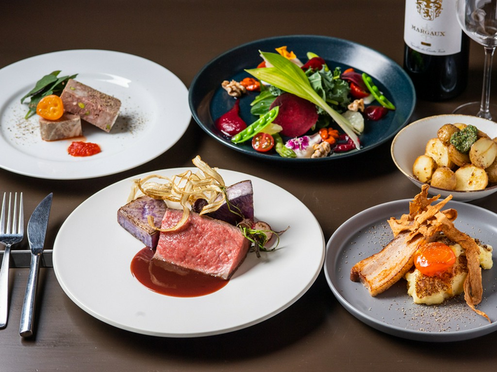 お酒はワインを中心に料理とのマリアージュを考えたラインナップ