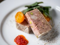 火入れと仕上がり、食材の配合にこだわった『パテドカンパーニュ ydスタイル』