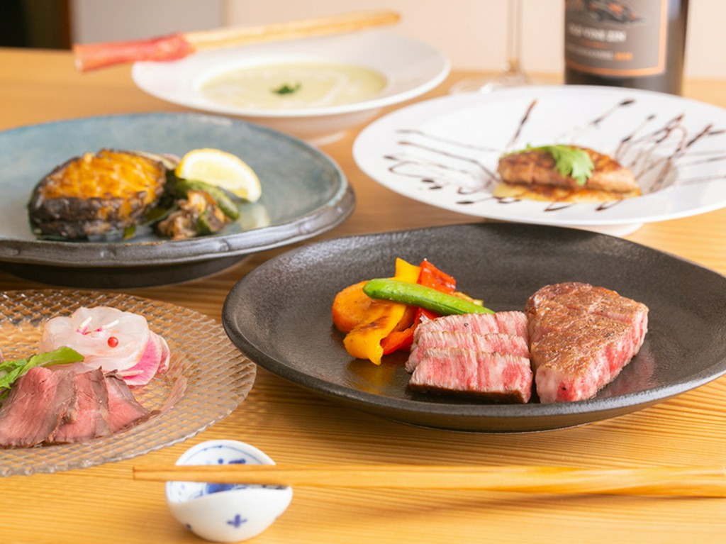 贅沢がぎゅっと詰まった『活アワビとランプステーキコース』