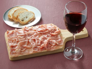 気軽に楽しめるグラスワインに、オススメのボトルワインも用意