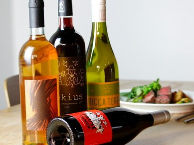 グラス一杯から気軽に味わえる。毎月変わる自然派ワイン