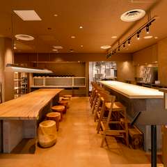 木のぬくもりが感じられる店内