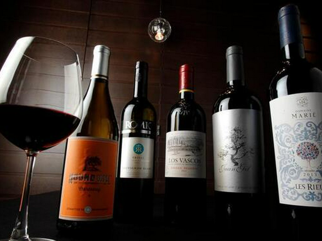 シニアソムリエとの共演～厳選されたドリンク類