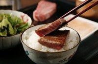 ハラミ／ザブトン／サーロイン/カイ
ノミ（すべて厚切り）
※仕入れ状況により内容が変わる場合がございます。

