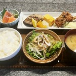 ・刺身
・焼魚
・ザンギ2個
・サラダ