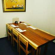 日頃お世話になっている方への感謝を告げる席にも信頼できる一軒。接待向けの個室もあり、ビジネスシーンでの利用も最適です。大切な接待には【寿し鶴壽庵】のコース料理をぜひ。