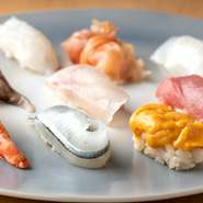 食材を毎日吟味し、当日のコースの内容を決定するため、日によってコースの内容が異なる点もこちらのお店の醍醐味です。旬を大切にする一方で、納得できる質の食材と食材の持ち味を活かした調理を心掛けています。