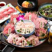 厳選した和牛の希少部位やホルモンに加えて『肉寿司』なども味わえる大満足のコース料理です。多彩な『飲み放題』を付けられるのはコース利用限定の特典。気軽な会食はもちろん、宴会などにもオススメです。