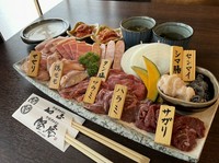 ・キムチ
・ハラミ
・サガリ
・ツラミ
・タン塩
・厚切りベーコン
・本日のおすすめホルモン2種
・鶏もも肉
・豚バラ
・ウィンナー
・焼き野菜
・わかめスープ