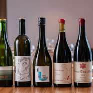 海外からのお客様も多いことから、コースのペアリングには、かならず地元産のワインと日本酒を少なくとも１本ずつ入れるようにしているそう。旨味と甘味のある九州の味わいを、やさしく引き立ててくれます。