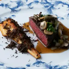 「うしの中山」和牛ヒレ肉、醤油粕で焼いたにんじんに　※コースの一例