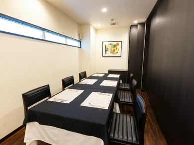 ゆったり時間が流れていくシックでオシャレな個室を完備