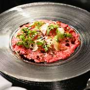 コースメニューを単品でご用意。
"その日の旬"の食材などを使ったシェフオススメ料理もあります。