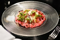 コースメニューを単品でご用意。
"その日の旬"の食材などを使ったシェフオススメ料理もあります。