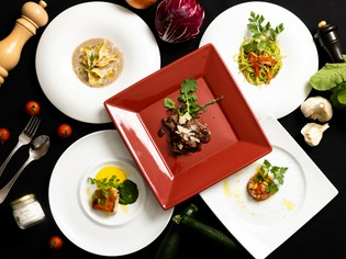 沖縄県産をベースに、季節感を大切にした食材を厳選