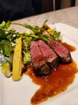 日本各地の和牛から厳選して仕入れます。