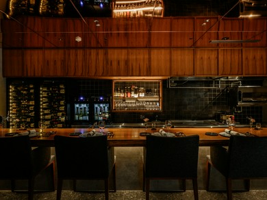 リュクスな空間で最旬のモダンフレンチと多彩なワインを堪能