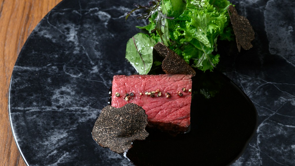 ソロフレンチの特等席。20時以降はアラカルトのバー利用もOK