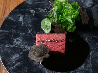 ソロフレンチの特等席。20時以降はアラカルトのバー利用もOK