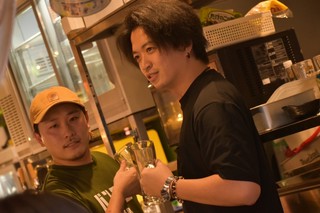 ホールスタッフ急募中！明るく元気な経験者希望！！