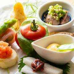 こだわりの串焼きコースで、ゲストのお腹も心も満たされる