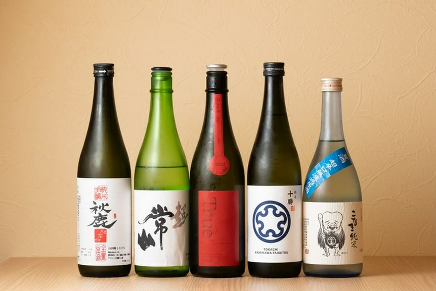 串焼きに合う、店主オススメのお酒で楽しい時間