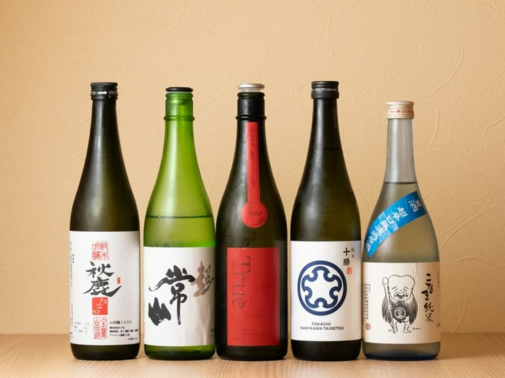 串焼きに合う、店主オススメのお酒で楽しい時間