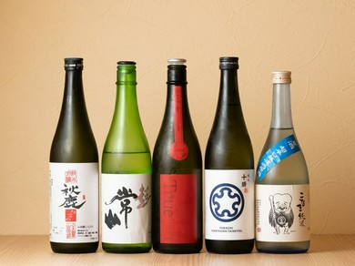 串焼きに合う、店主オススメのお酒で楽しい時間