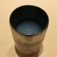 鮨職人の技が光るだしの旨みを楽しめます。