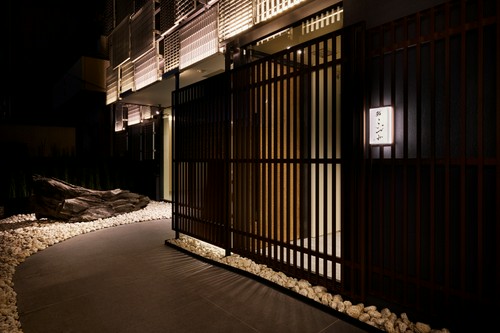 横浜駅きた西口から徒歩5 分の場所にある【鮨こいづみ】